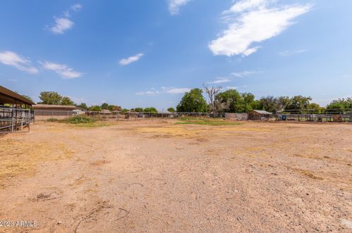 4210 Country Gables Dr, Phoenix AZ 85053-4528 exterior