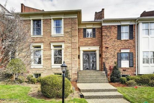 5536 Tecumseh Cir, Louisville KY  40207-1693 exterior