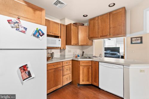 48 Newton Ave, West Deptford NJ 08096-4610 exterior