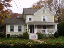 51 Cummings Rd, Newton, MA 02459-1734