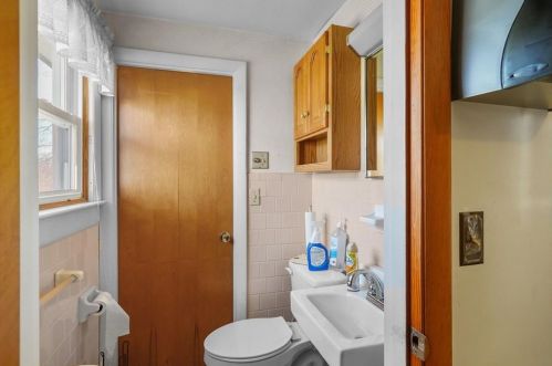 1062 Taunton Ave, Seekonk MA 02771-3111 exterior