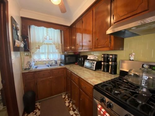 199 Mason St, Fall River MA 02723-2438 exterior