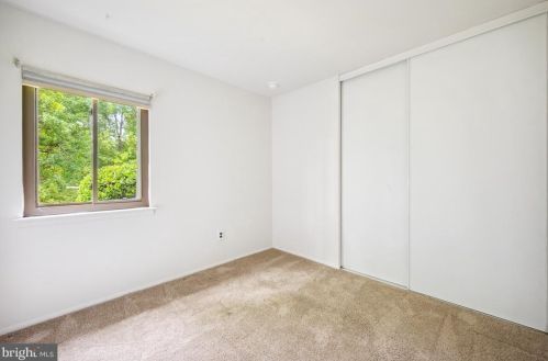 9 Maplewood Ct, West Deptford NJ 08066-2406 exterior