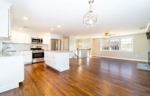 27 Barbara Rd, Taunton MA 02780-2827 exterior