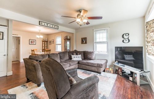 152 Spruce Ave, West Deptford, NJ 08093-1118