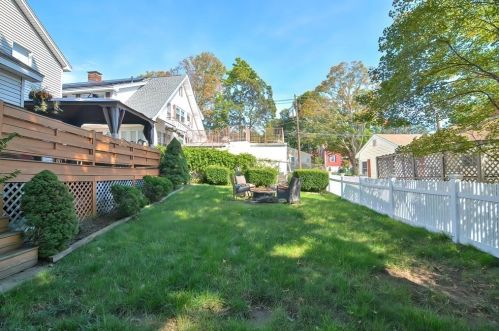 208 Cherry St, Newton, MA 02465-1246