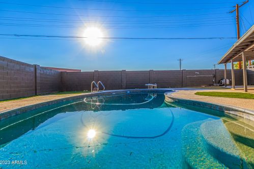 7332 17 Ave, Phoenix AZ 85085-6300 exterior