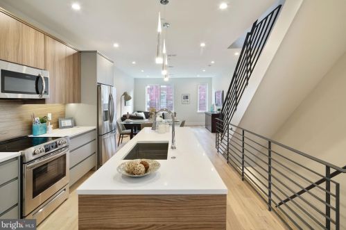 627 Diamond St, Philadelphia, PA 19122-1439