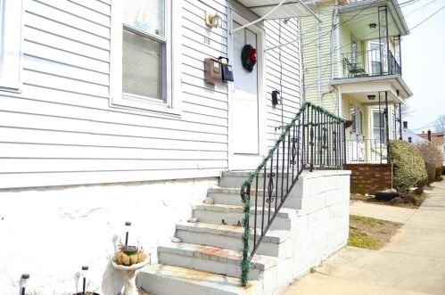 219 St, New Bedford MA 02740-4133 exterior