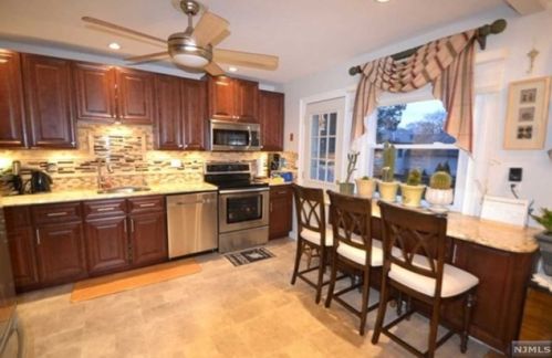 30 Poplar St, Cresskill NJ  07626-2527 exterior