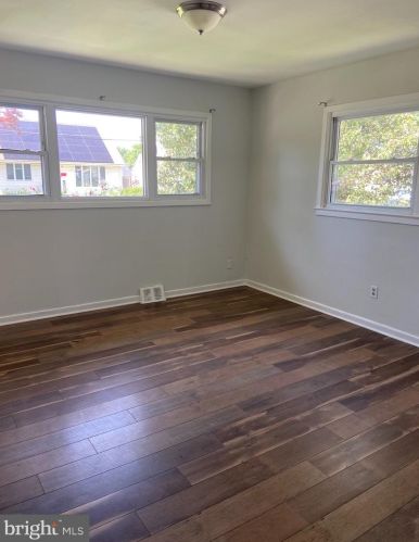 542 Griscom Dr, West Deptford NJ  08096-2812 exterior