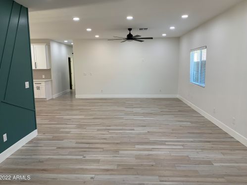 2022 22 Pl, Phoenix AZ 85042-8100 exterior