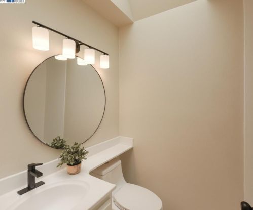 1928 Trombas Ave, San Leandro CA 94577-6127 exterior