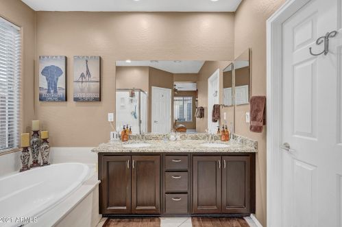 41515 Chase Oaks Way, Phoenix AZ 85086-1888 exterior