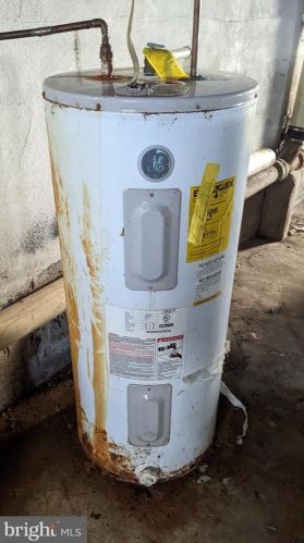 236 Billings Ave, West Deptford NJ 08066-1157 exterior