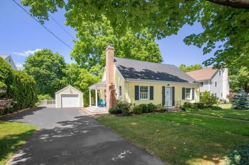 18 Stoddard Rd, Hingham, MA 02043-2983