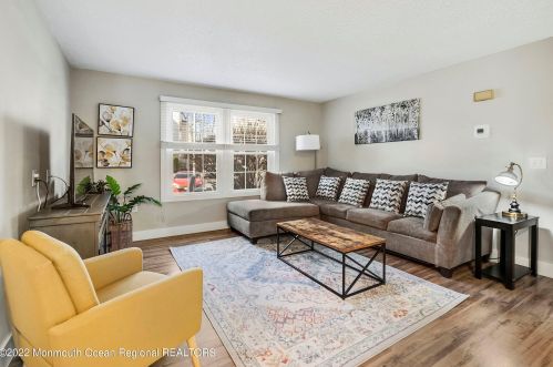 102 Daffodil Dr, Jackson Twp NJ  08527-4171 exterior