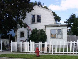 253 River St, Newton, MA 02465-1435