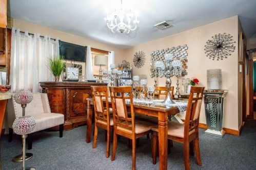 328 Broadway, Fall River MA 02724-2903 exterior