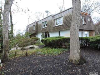 914 Gardiner Dr, Bayshore, NY 11706-7605