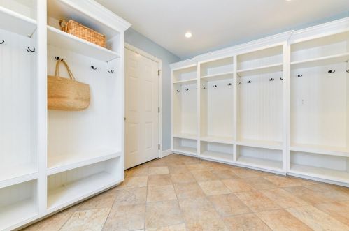 8 Captain Thomson Ln, Hingham MA 02043-3459 exterior