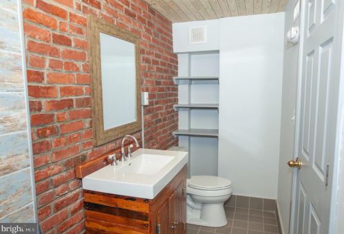 1815 20 St, Philadelphia PA 19145-2048 exterior