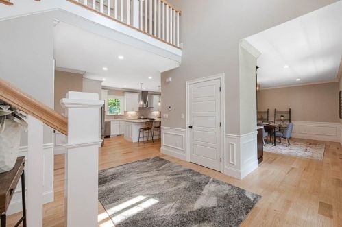 53 Lantern Ln, Arlington MA 02474-1806 exterior