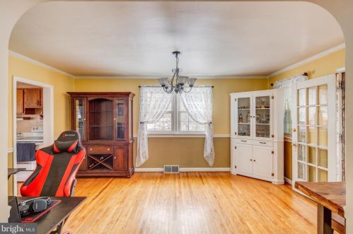 160 Laurel St, West Deptford NJ 08096-1835 exterior