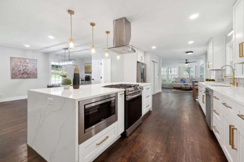 2022 Deren Way, Atlanta GA  30345-3710 exterior