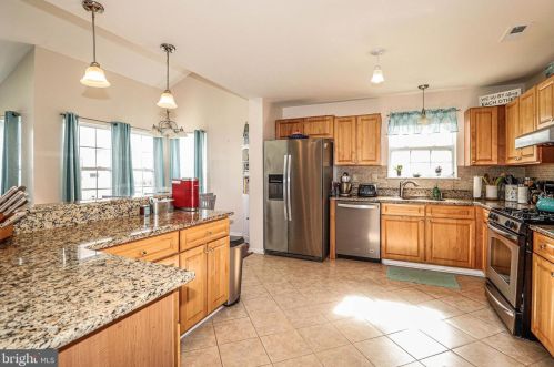 9 Canal Vw Dr, Trenton NJ 08648-1319 exterior