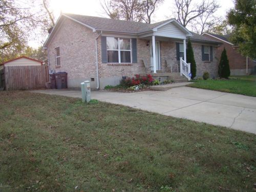 4712 Braves Ln, Louisville, KY 40272-4212