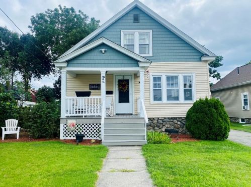 38 Quinapoxet Ln, Worcester, MA 01606-1548