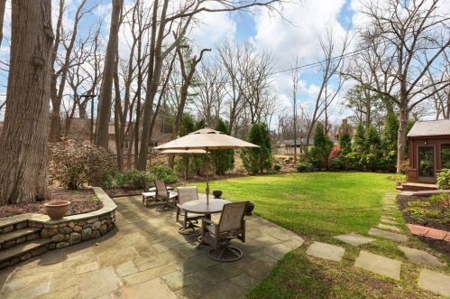 568 Furnace Brk Pkwy, Quincy MA 02169-2303 exterior