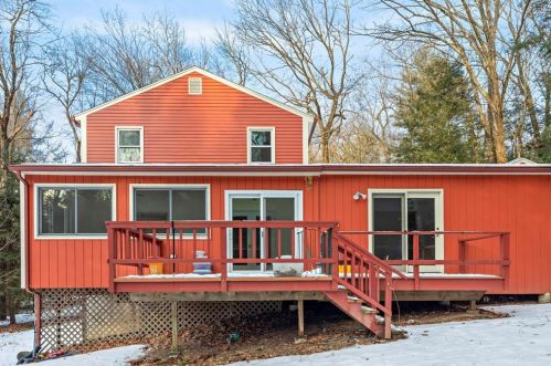 30 Bridle Path, Amherst MA 01002-1632 exterior