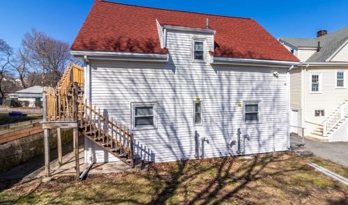 52 Town Hill St, Quincy, MA 02169-6430