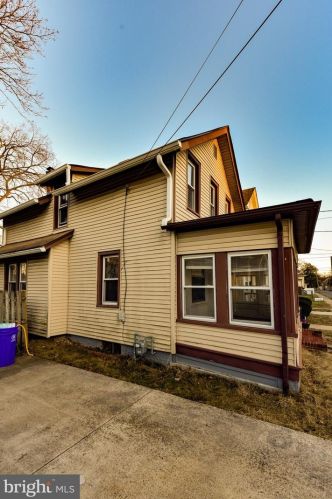 60 Barber Ave, West Deptford NJ  08096-2435 exterior