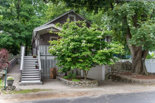 46 Blossom St, Arlington MA 02474-2639 exterior