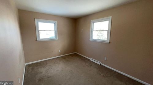 102 Military Dr, West Deptford NJ 08063-1506 exterior