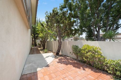 1 Satinwood Way, Irvine CA  92612-2111 exterior