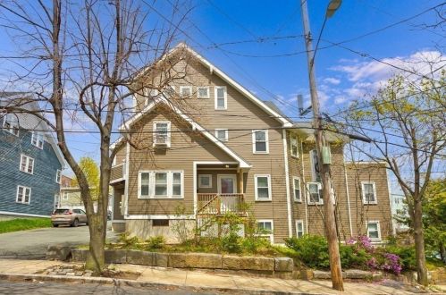 38 Suffolk St, Chelsea MA  02150-3459 exterior