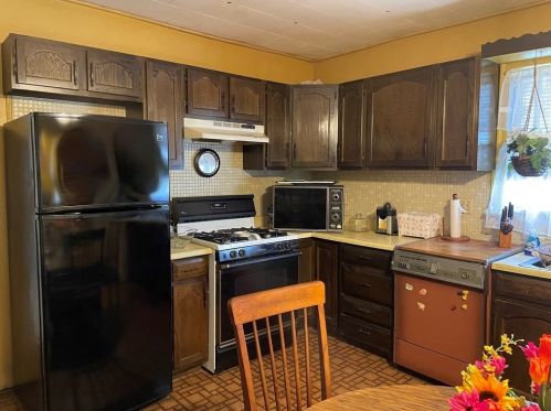 323 Purchase St, New Bedford MA 02740-5739 exterior