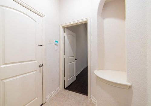 8605 Lindenwood Ln, Irving TX  75063-3917 exterior