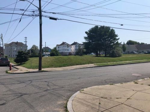 543 Coggeshall St, New Bedford MA 02746-1450 exterior