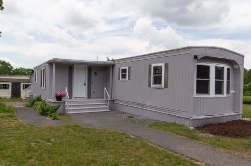 18 Fawn Dr, Plymouth MA 02360-5038 exterior