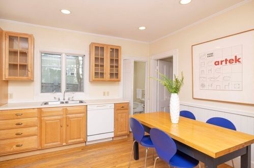 10 Hyde St, Newton MA 02461-1203 exterior