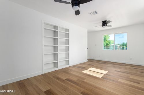 2544 Clarendon Ave, Phoenix AZ 85033-4124 exterior