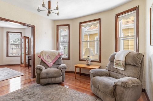 7 Bellingham Ave, Everett MA 02149-1218 exterior