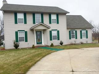 9275 Highland Green Dr, Saginaw MI  48609-8905 exterior