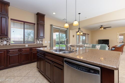 1605 Aloe Vera Dr, Phoenix AZ 85085-8053 exterior