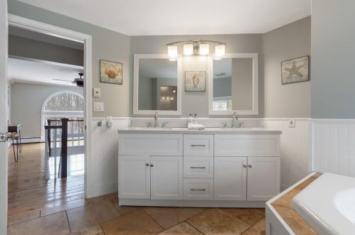 49 Grn St, Newbury MA 01950-2582 exterior